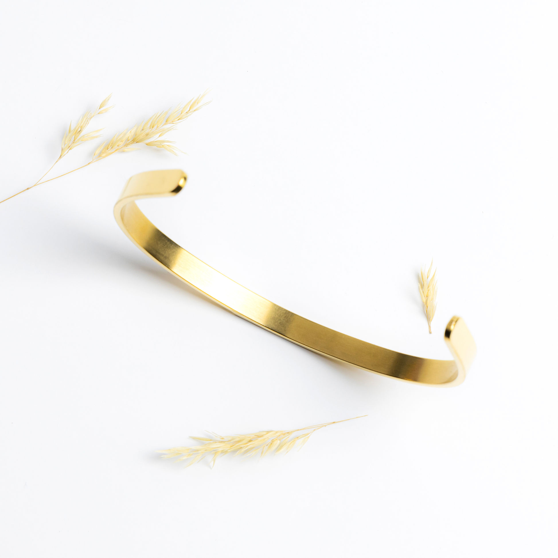 New_Beginnings_2025_-_Joy_Cuff_Bracelet_Gold_Lifestyle_01_Mockup.png